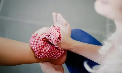 آئس پیک اور ہیٹ پیڈ: کون سی چوٹ پر کیا استعمال کرنا چاہیے؟ آئس پیک اور ہیٹ پیڈ: کون سی چوٹ پر کیا استعمال کرنا چاہیے؟