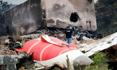 ’ایئر انڈیا کا طیارہ پائلٹ نے خود جان بوجھ کر گرایا‘: امریکی تفتیش کاروں کو خدشہ