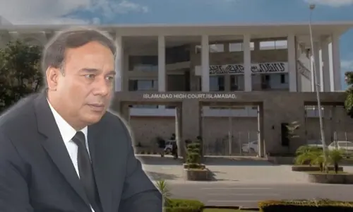 190 ملین پاؤنڈ کیس کا فیصلہ سنانے والے جج کے خلاف درخواست ناقابلِ سماعت قرار