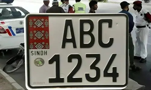 Sindh police launch crackdown on vehicles without number plates and drivers without licences