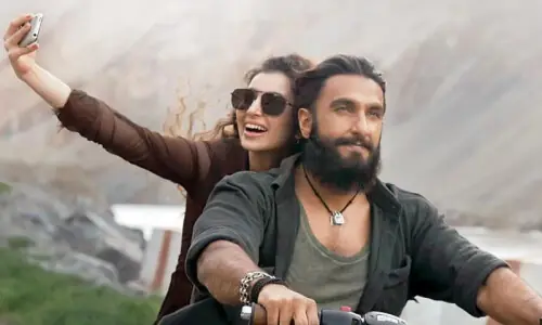 دُھرندھر، سیارہ، پُشپا: بولی وُڈ کے ’ٹاکسک‘ اور ’ریڈ فلیگ‘ ہیرو رومانس کا ٹرینڈ کیوں بن رہے ہیں؟