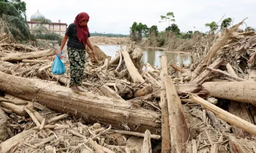 Over 900 dead as Sumatra floods and landslides devastate communities