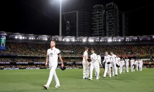 برسبین ڈے نائٹ ٹیسٹ میں بھی آسٹریلیا کا راج، انگلینڈ کو مسلسل دوسری شکست