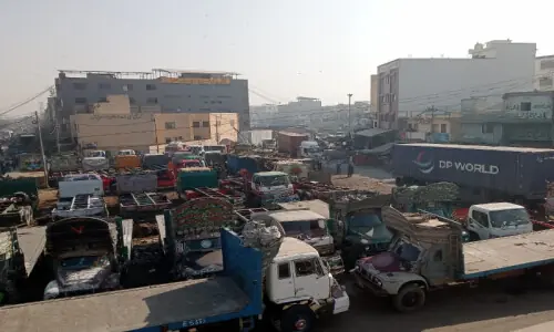 Karachi transporters launch wheel-jam strike over traffic ordinance 2025