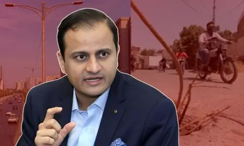 میئر کراچی کا گٹر کے ڈھکن اور اسٹریٹ لائٹس کے لیے ہر یو سی کو ایک لاکھ ماہانہ دینے کا اعلان