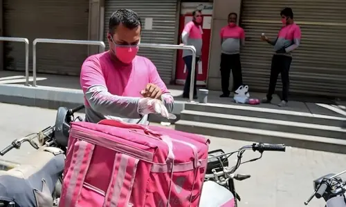 ڈیلیوری رائیڈرز کا ندا یاسر سے معافی کا مطالبہ، معاملہ کیا ہے؟