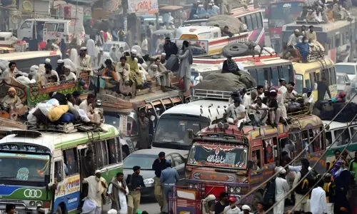 لاہور: آرڈیننس واپس لینے تک ہڑتال جاری رہے گی، ٹرانسپورٹرز کا اعلان