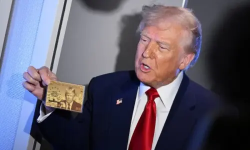 غیرملکیوں کے خلاف کریک ڈاؤن کے درمیان امریکی’گولڈ کارڈ‘ ویزا کا اجراء