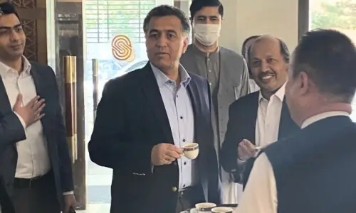 فیض حمید کی چائے کی پیالی خیبر پختونخوا کو مہنگی پڑی: گورنر