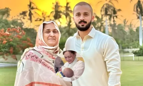 رجب بٹ کی واپسی کے بعد بیوی اور بیٹے سے ملاقات نہ کرنے پر صارفین سیخ پا