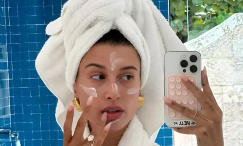 نہانے کے فوراً بعد چہرے پر یہ چیزیں ہرگز نہ لگائیں