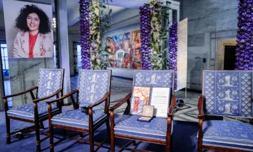 ایران میں نوبیل امن انعام یافتہ نرگس محمدی کی ’سفاکانہ‘ گرفتاری، کمیٹی کا سخت ردِعمل ایران میں نوبیل امن انعام یافتہ نرگس محمدی کی ’سفاکانہ‘ گرفتاری، کمیٹی کا سخت ردِعمل