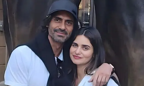 ارجن رام پال نے 7 سالہ افیئر کے بعد گرل فرینڈ سے منگنی کرلی ارجن رام پال نے 7 سالہ افیئر کے بعد گرل فرینڈ سے منگنی کرلی