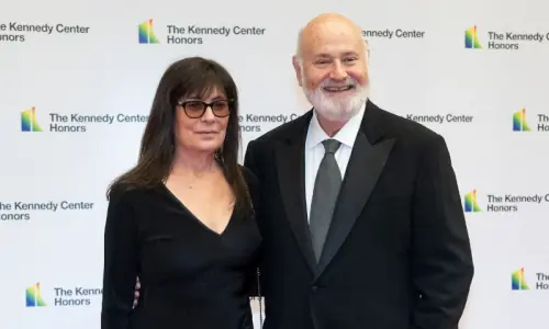 معروف ہالی ووڈ ڈائریکٹر اور اہلیہ کی گھر سے لاشیں برآمد معروف ہالی ووڈ ڈائریکٹر اور اہلیہ کی گھر سے لاشیں برآمد