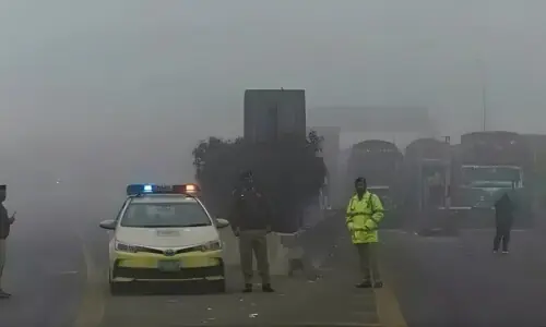 دھند کے باعث حادثہ، 3 افراد جاں بحق 15 زخمی، موٹرویز بند