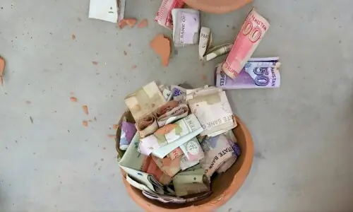 مشکل دنوں کے لیے رقم کیسے جمع کریں: آسان اور مؤثر طریقہ مشکل دنوں کے لیے رقم کیسے جمع کریں: آسان اور مؤثر طریقہ