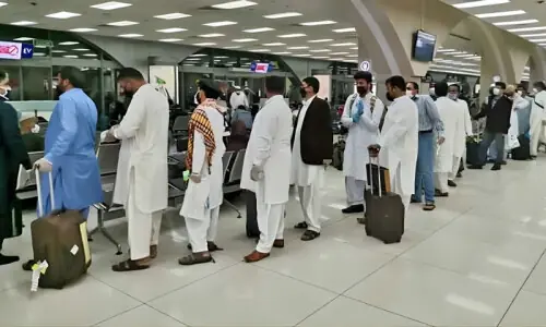 سال 2025 میں ہزاروں پاکستانی بھیک مانگنے پر بیرون ملک سے ڈی پورٹ