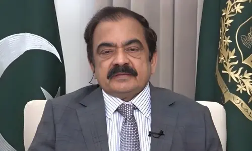 بانی پی ٹی آئی کی بہنیں ہر ہفتے دھرنے دے کر خبروں میں آنا چاہتی ہیں: رانا ثنا اللہ