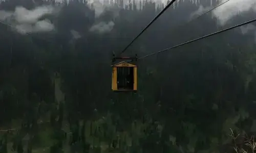 Four rescued after chairlift stalls in Swat
