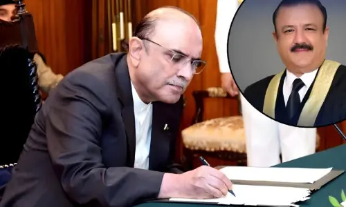 صدر نے معزول جج طارق جہانگیری کو باضابطہ طور پر ڈی نوٹیفائی کردیا