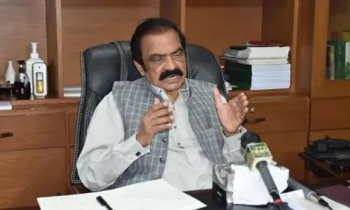 سہیل آفریدی ریڈ لائن کراس کرنا چاہتے ہیں، اسلام آباد کی طرف بڑھے تو کارروائی ہوگی، رانا ثنا اللہ