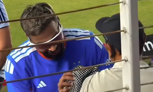 ہاردک پانڈیا کی اپنے چھکے سے زخمی ہونے والے کیمرا مین کی برف سے سینکائی