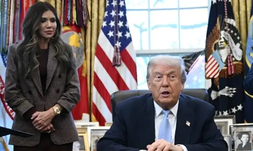 صدر ٹرمپ کا گرین کارڈ لاٹری پروگرام معطل کرنے کا اعلان