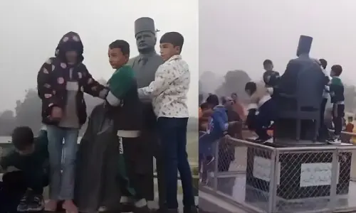 علامہ اقبال کے مجسمے کی بے حرمتی، سیکیورٹی سپروائزر معطل