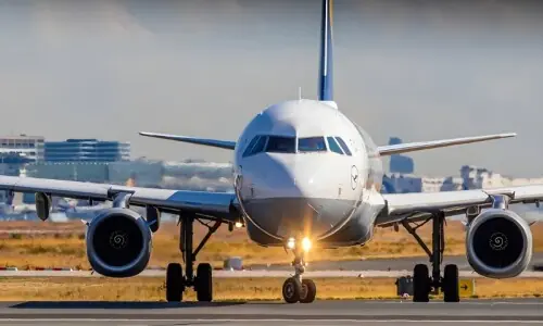 تنخواہ نہ ملنے پر پائلٹ کا طیارہ اڑانے سے انکار، خود کو کاک پٹ میں بند کرلیا