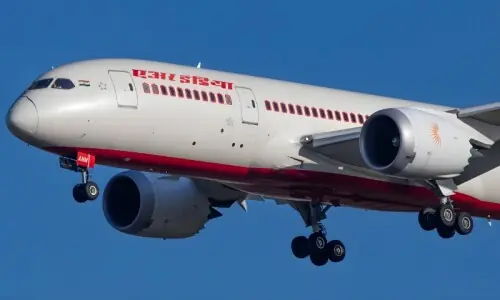 بھارتی طیارے کا دورانِ پرواز ایندھن ختم، حادثہ کیسے ٹلا؟