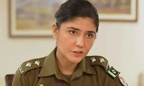 ایک گھنٹے میں قتل کیس حل: اے ایس پی شہربانو سوشل میڈیا پر تنقید کی زد میں ایک گھنٹے میں قتل کیس حل: اے ایس پی شہربانو سوشل میڈیا پر تنقید کی زد میں