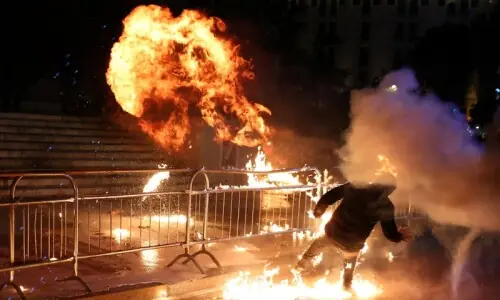 البانیا میں کرپشن کے الزامات پر حکومت مخالف مظاہرے پھوٹ پڑے