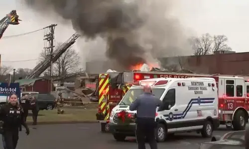 پنسلوانیا: نرسنگ ہوم میں دھماکے کے بعد آگ بھڑک اٹھی، 2 افراد ہلاک