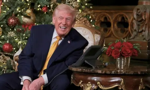 ٹرمپ اور میلانیا کی بچوں سے کرسمس پر گفتگو، &rsquo;کسی برے سانتا کو امریکہ میں داخل نہیں ہونے دیں گے&lsquo;