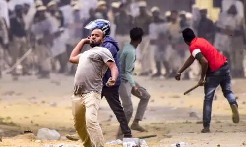 آسام میں حالات کشیدہ: دو افراد ہلاک 50 زخمی، بی جے پی رہنما کا گھر نذرِ آتش