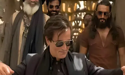 &rsquo;دھرندھر&lsquo; کے بعد اکشے کھنہ اور رنویر سنگھ دیگر فلموں سے آؤٹ