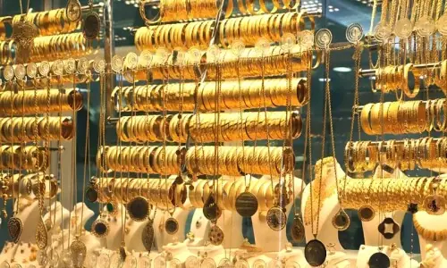 2025 میں سونا خریدنے والوں کی چاندی، سُنار پان بیچنے پر مجبور