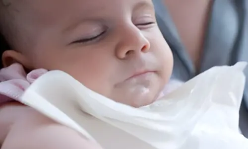 اگر بچہ نیند میں الٹی کر دے تو فوراً کیا کریں؟