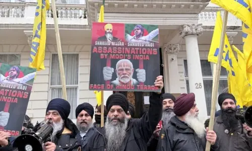 لندن: بنگلہ دیشی سفارتخانے کے باہر ہندو انتہا پسند اور خالصتانی سکھ آمنے سامنے