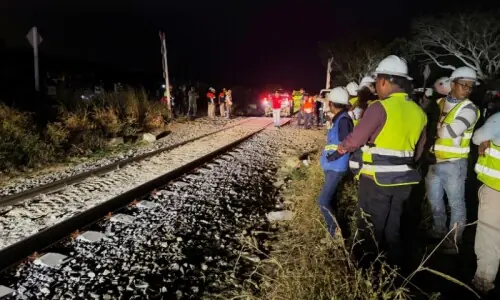 میکسیکو میں ٹرین حادثہ، 13 مسافر ہلاک 98 زخمی