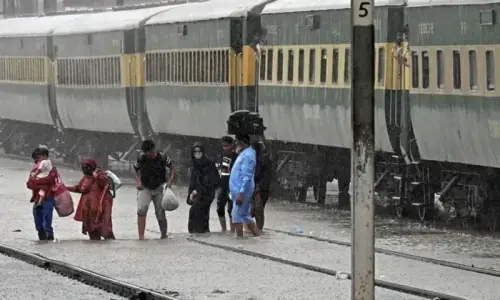 Pakistan braces for widespread rain and heavy snowfall as western weather system enters country