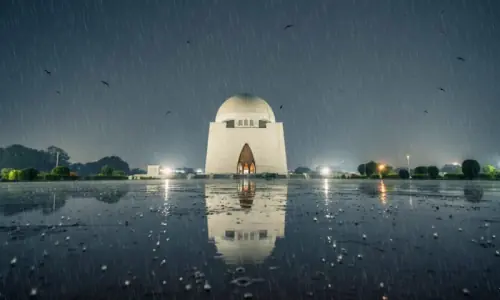 کراچی میں بارش کی انٹری، بالائی علاقوں میں برفباری