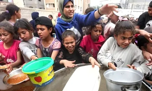 اسرائیل کا غزہ میں 36 امدادی اداروں کو کام بند کرنے کا حکم