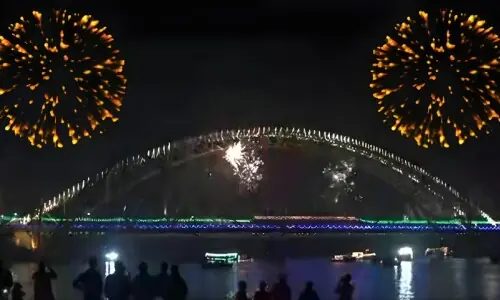 پاکستان سمیت دنیا بھر میں سالِ نو کا آغاز، آتش بازی کے شاندار مظاہرے