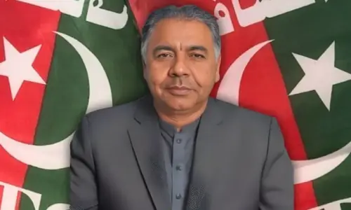 پی ٹی آئی نے سینیٹر سیف اللہ ابڑو کے خلاف نااہلی ریفرنس دائر کر دیا