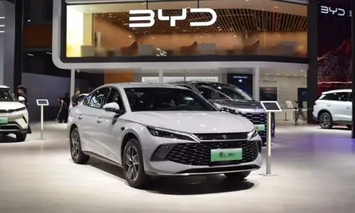 ریکارڈ فروخت: چین عالمی آٹو انڈسٹری میں جاپان کو پیچھے چھوڑنے کو تیار