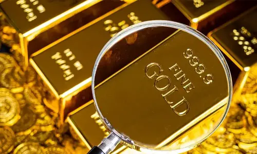 Gold per tola gains in Pakistan