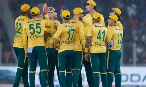 ٹی 20 ورلڈ کپ: جنوبی افریقی اسکواڈ کا اعلان، کئی بڑے نام ٹیم سے باہر ٹی 20 ورلڈ کپ: جنوبی افریقی اسکواڈ کا اعلان، کئی بڑے نام ٹیم سے باہر