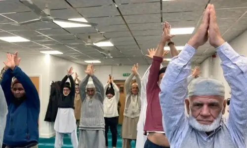 برطانیہ: مسجد میں مردوں کی ورزش کلاس کی ویڈیو وائرل، انتظامیہ حیران برطانیہ: مسجد میں مردوں کی ورزش کلاس کی ویڈیو وائرل، انتظامیہ حیران