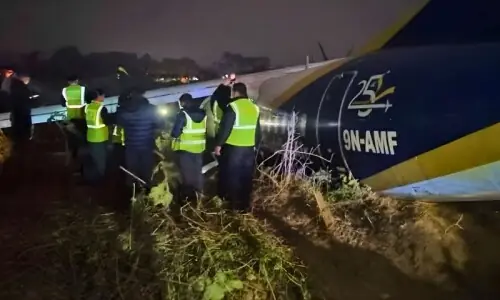 نیپال میں لینڈنگ کے دوران مسافر طیارے کو حادثہ